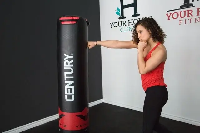 Kickboxen-Aerobic-für-Frauen