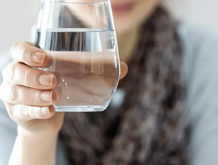 L&rsquo;importance de l&rsquo;eau pour la santé de la famille et des enfants – la différence entre une eau harmonieuse et une eau chaotique