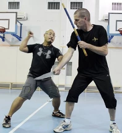 Arnis-pratique-avec-le-combat-au-couteau