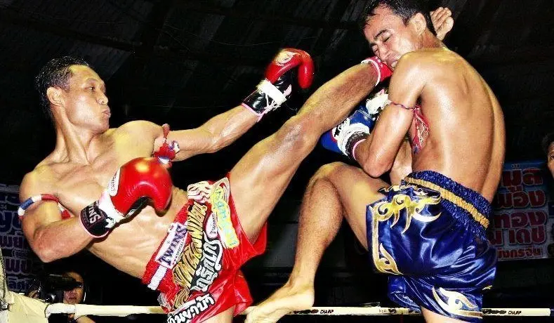 combat-de-boxe-muay-thai-thai