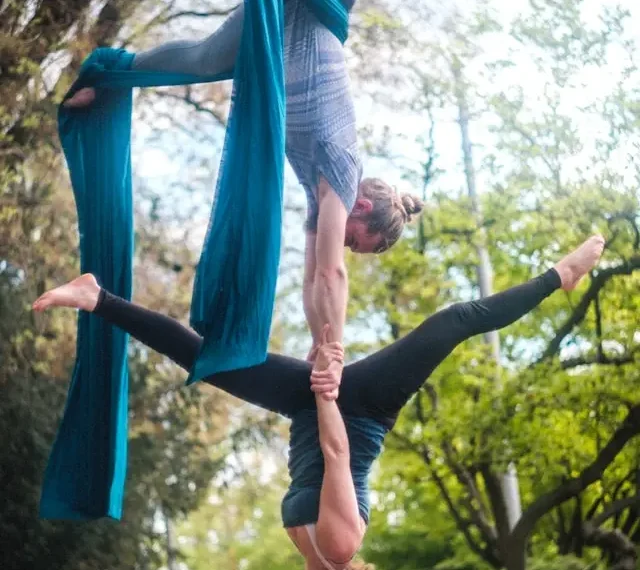 Comment les acrobaties aériennes en soie peuvent changer votre vie